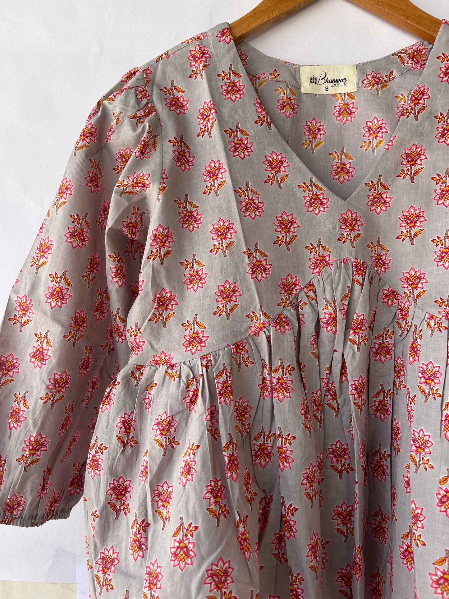 Small Buta | Womens Cotton Tops